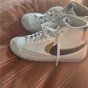 Nike Kids Sneakers White and Gold